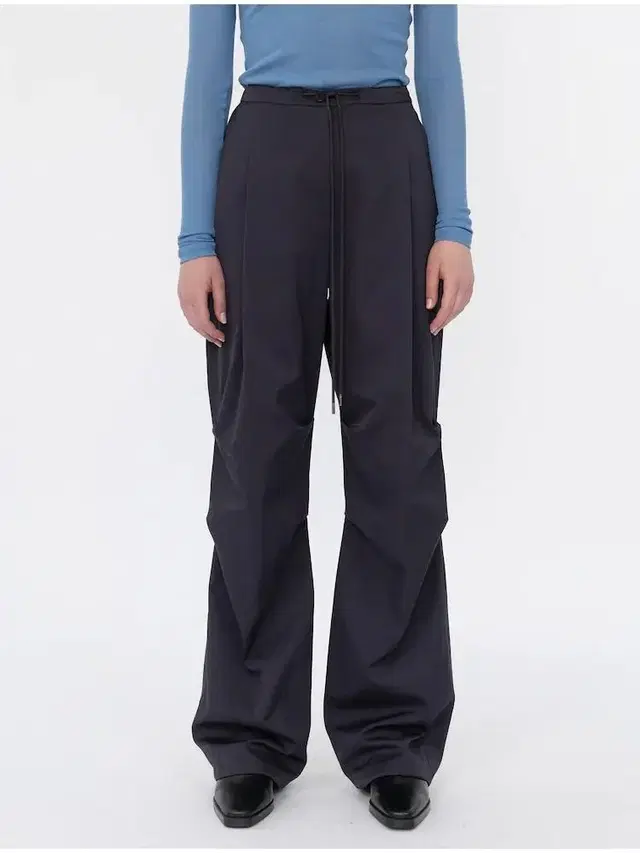 Le twill pin tuck jogger pants (charcoal