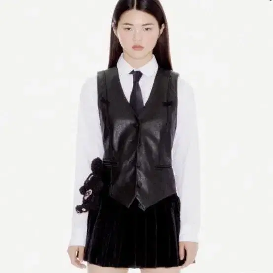 YOUHEE RIBBON LEATHER VEST BLACK