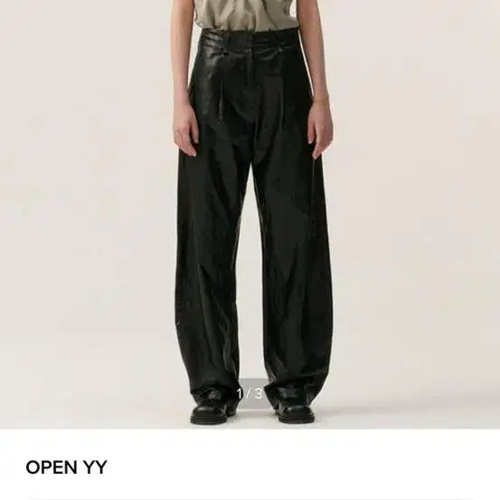 더오픈프로덕트 FAUX LEATHER ROUNDING PANTS, BLA