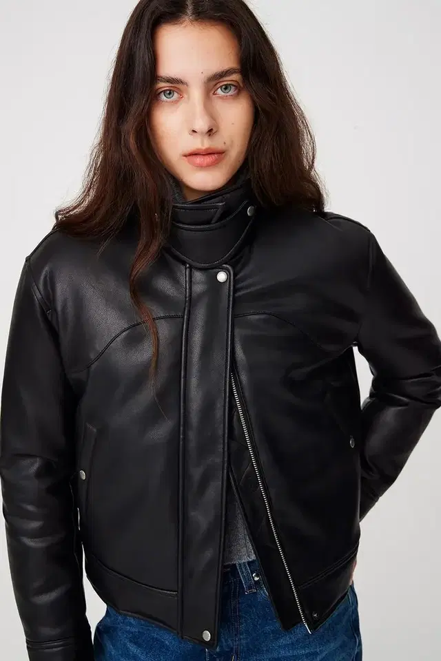 문선 Vegan Leather Goose-Down Puffer Blou