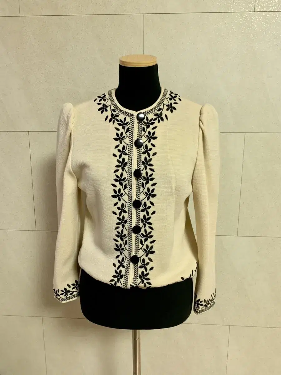 Yves Saint Laurent Cardigan Ivory