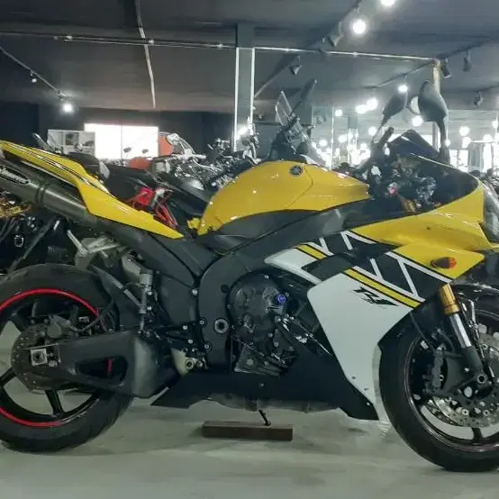 2007야마하  YZF  R1  올카해서 깨 끝한거 팝니다