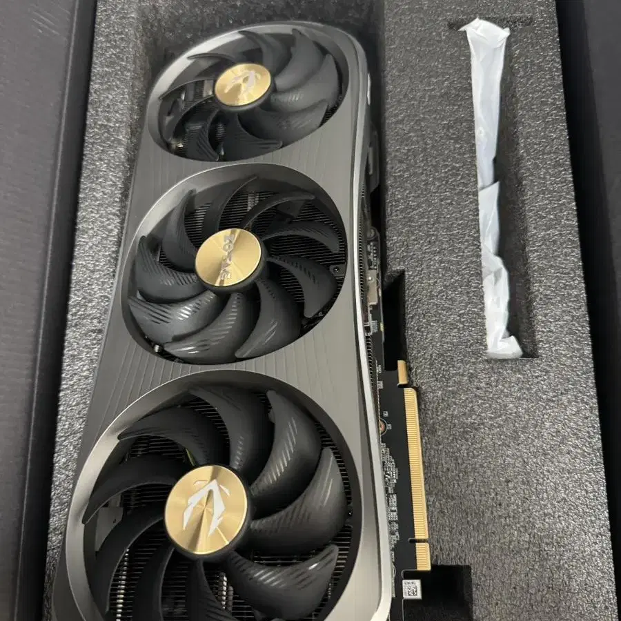 조텍 ZOTAC RTX 4090 AMP EXTREME AIRO