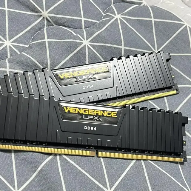 커세어 벤젠스 ddr4-2666 16gb (8 x 2)