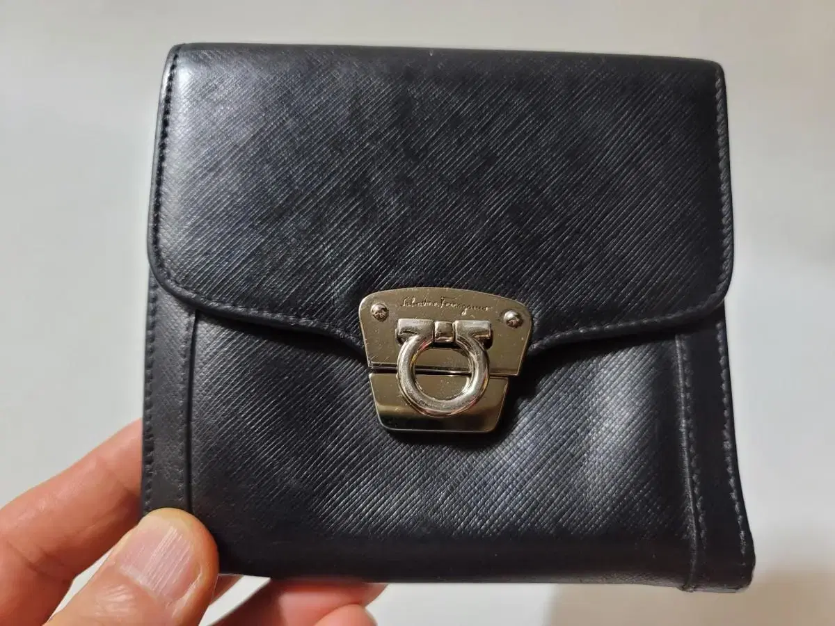 Ferragamo Genuine Men's Medium Wallet (Unisex)