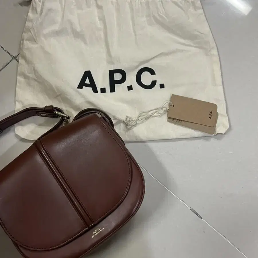 apc 아페쎄 베티백 브라운