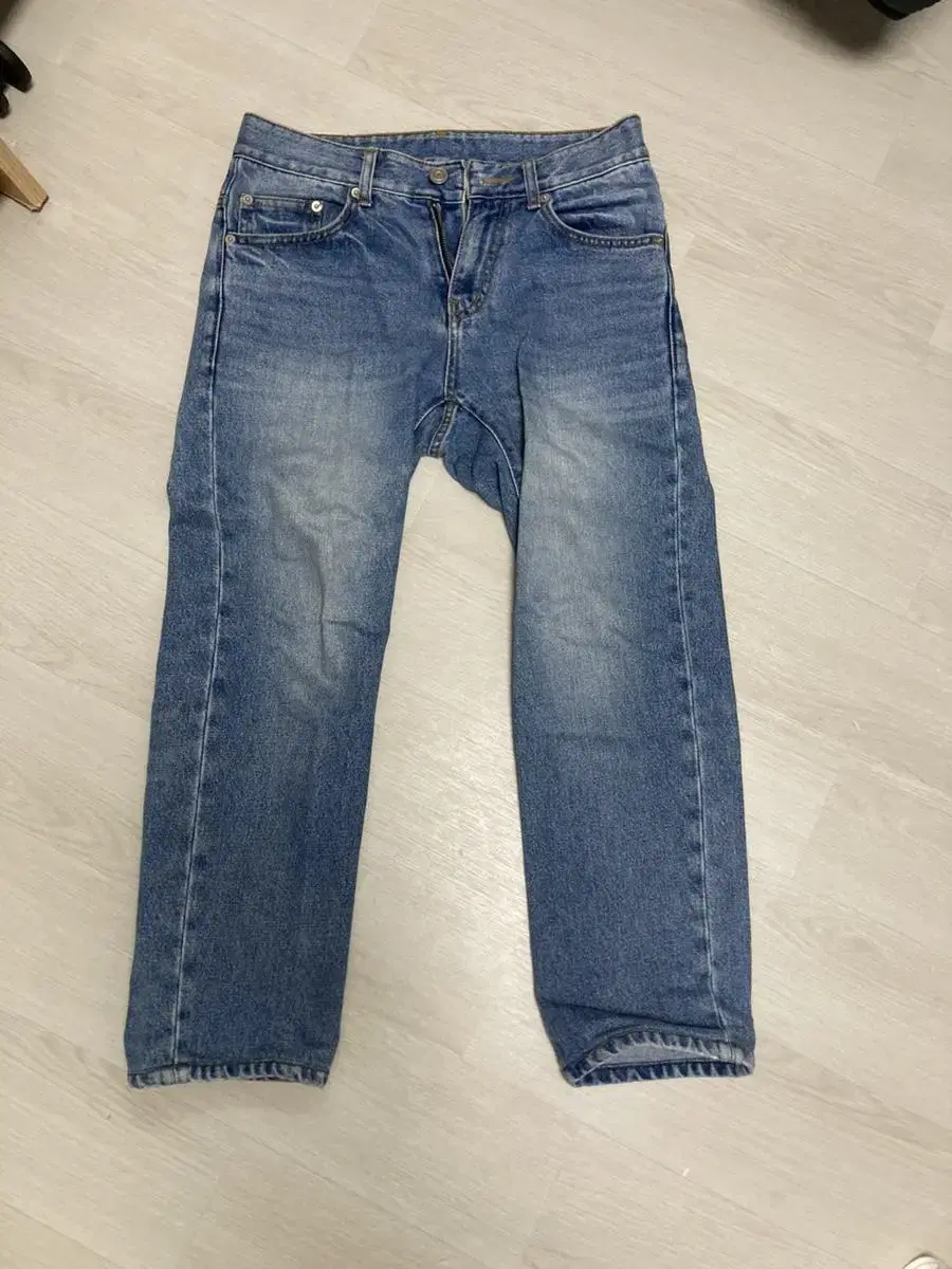 Branded 1939 SOHO JEANS size 28