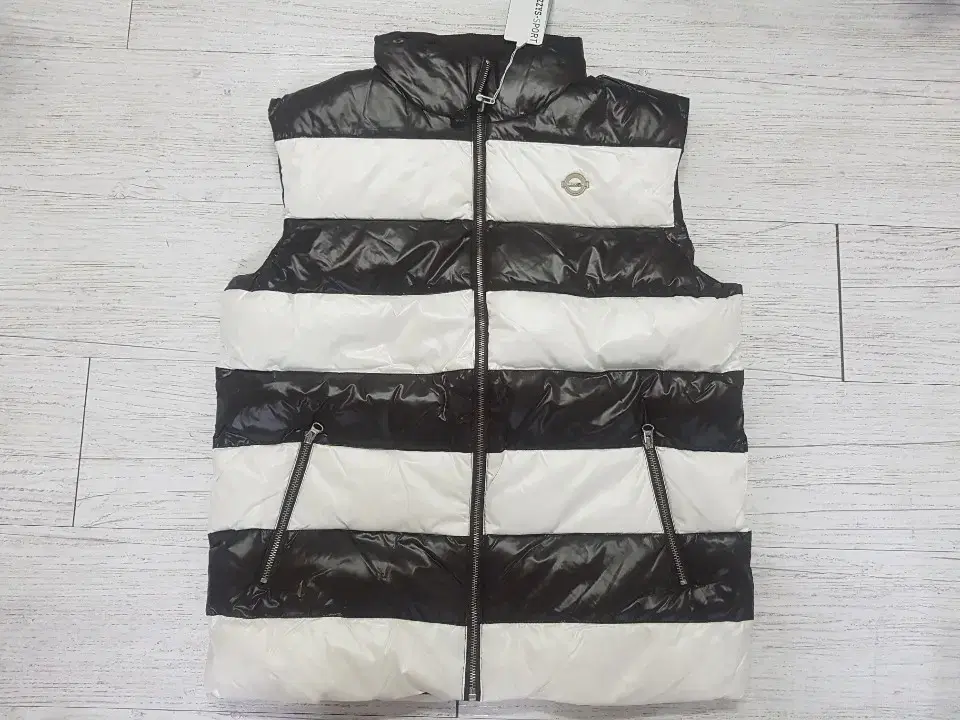 Hedges Down Vest 100
Brand New Genuine Free Shipping RRP285,00