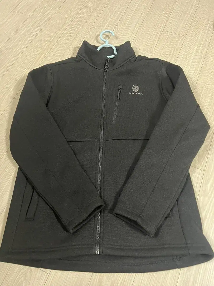 Black yak, merrel zip-up