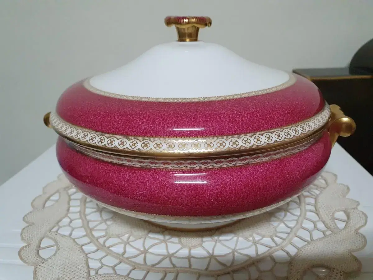 Wedgwood Ulander Powder Ruby Tureen