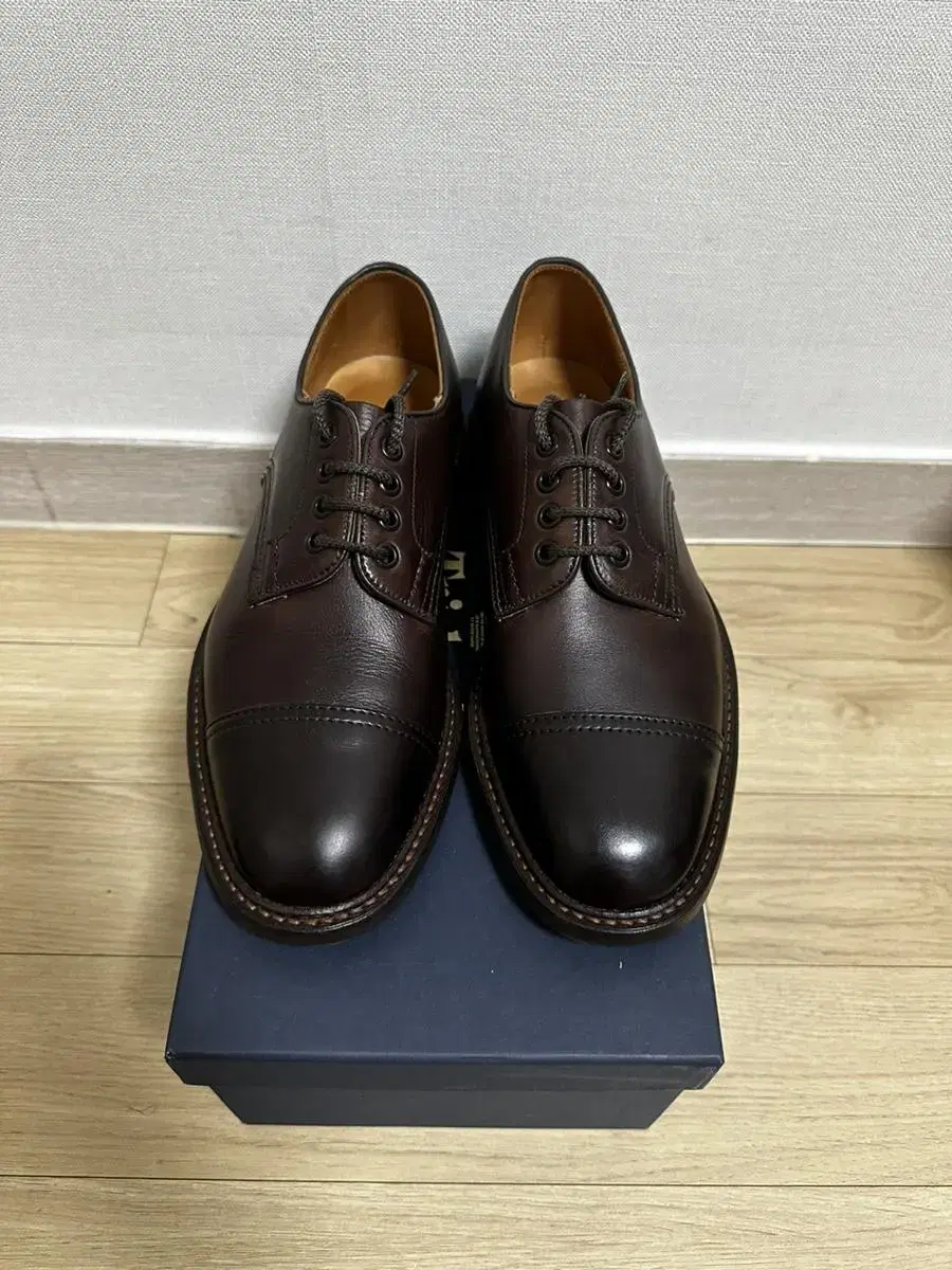 트리커즈(Trickers), George, UK 8.5(270~275)