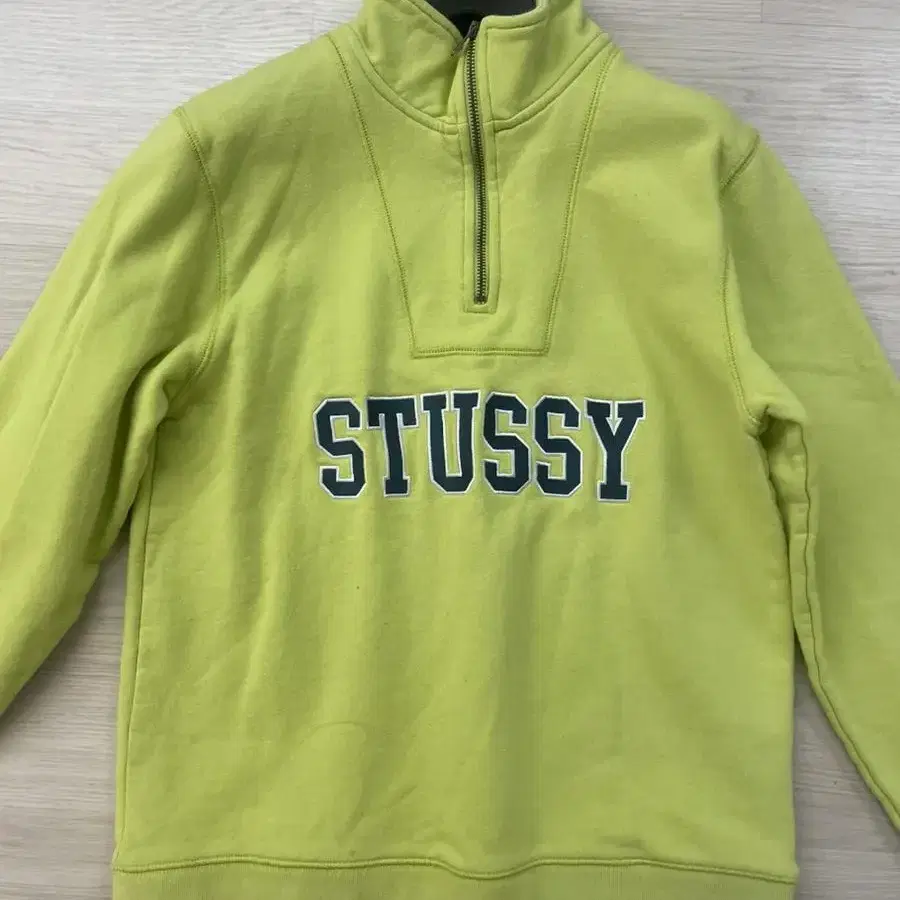 스투시 반집업 라임 S사이즈 stussy