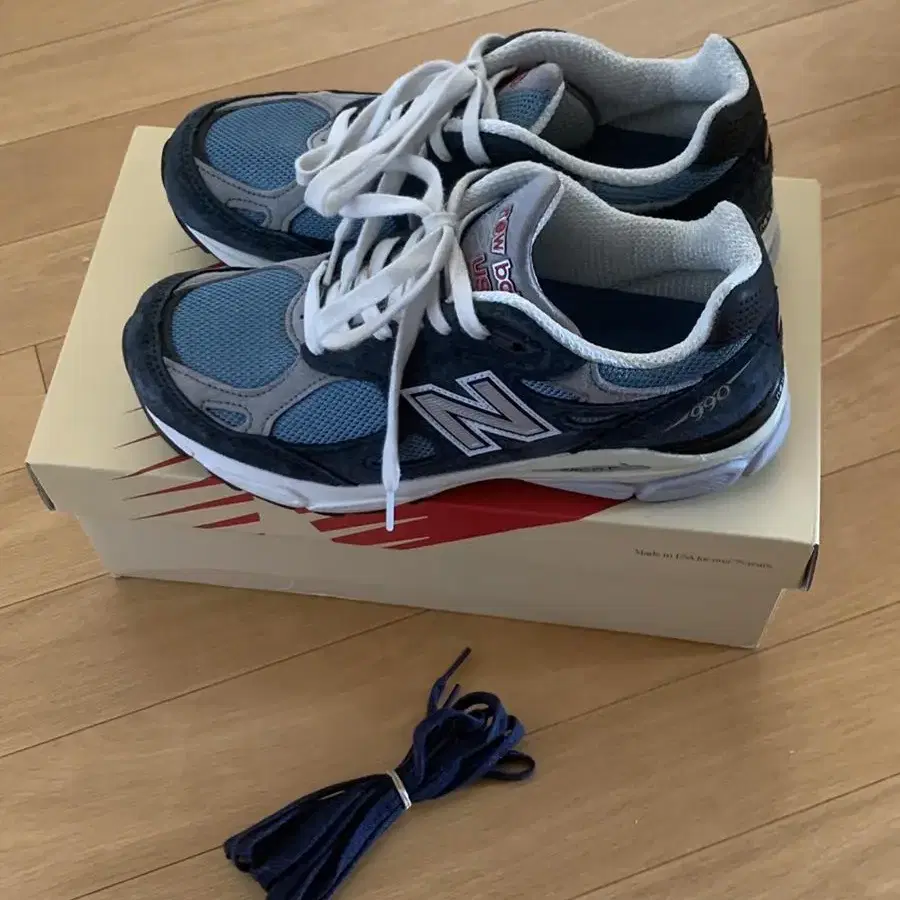 뉴발란스 990v3 Made in USA 한정판 235 사이즈