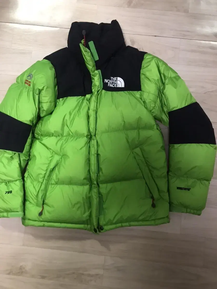 The North Face 700 Summit Series Lightweight Padded Size 90