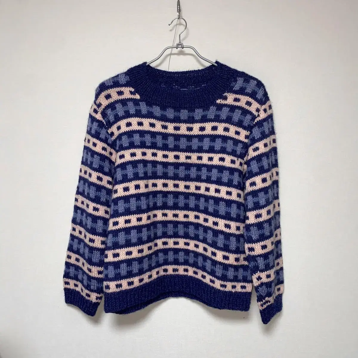 Striped pattern knit