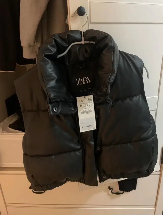 (새상품) Zara 크롭 패딩 조끼