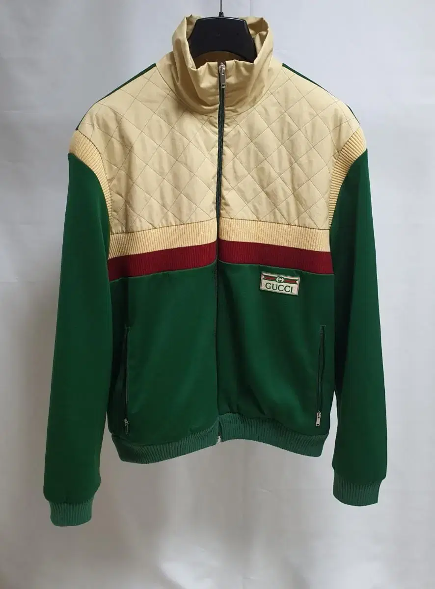 [M] Gucci 21FW Matelassé logo-quilted zip-up jacket M size 100 for sale