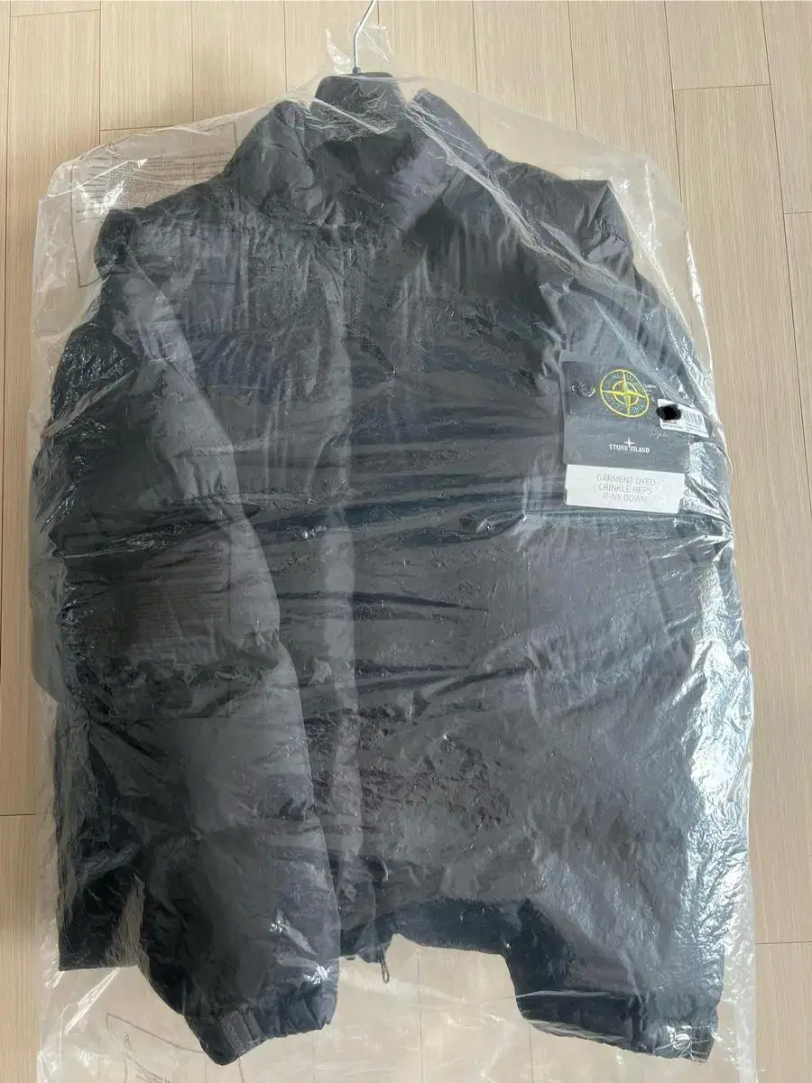 [NEW][XL] 23 fw Stone Island Crinkle Labs Non-Hooded sells