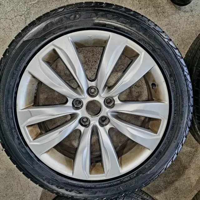 중고휠 중고타이어 245/45R18 판매합니다