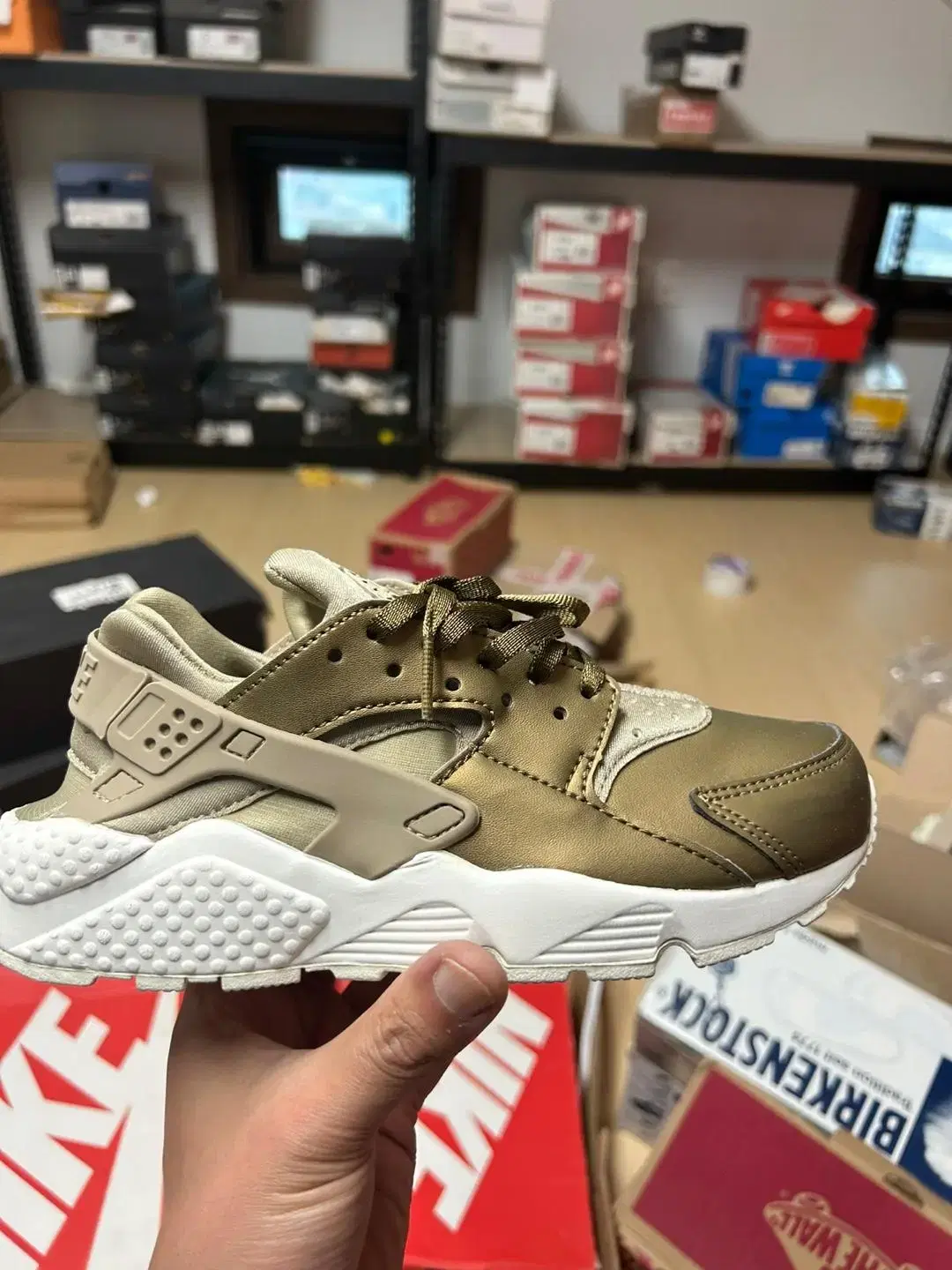 Special Price Nike Air Huarache Khaki Size 230 AA0523 201