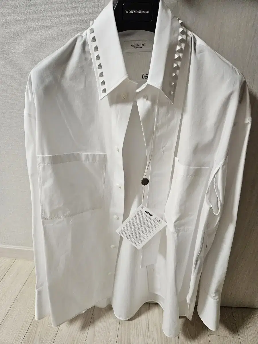 Valentino logo kara shirt size 39 new for sale