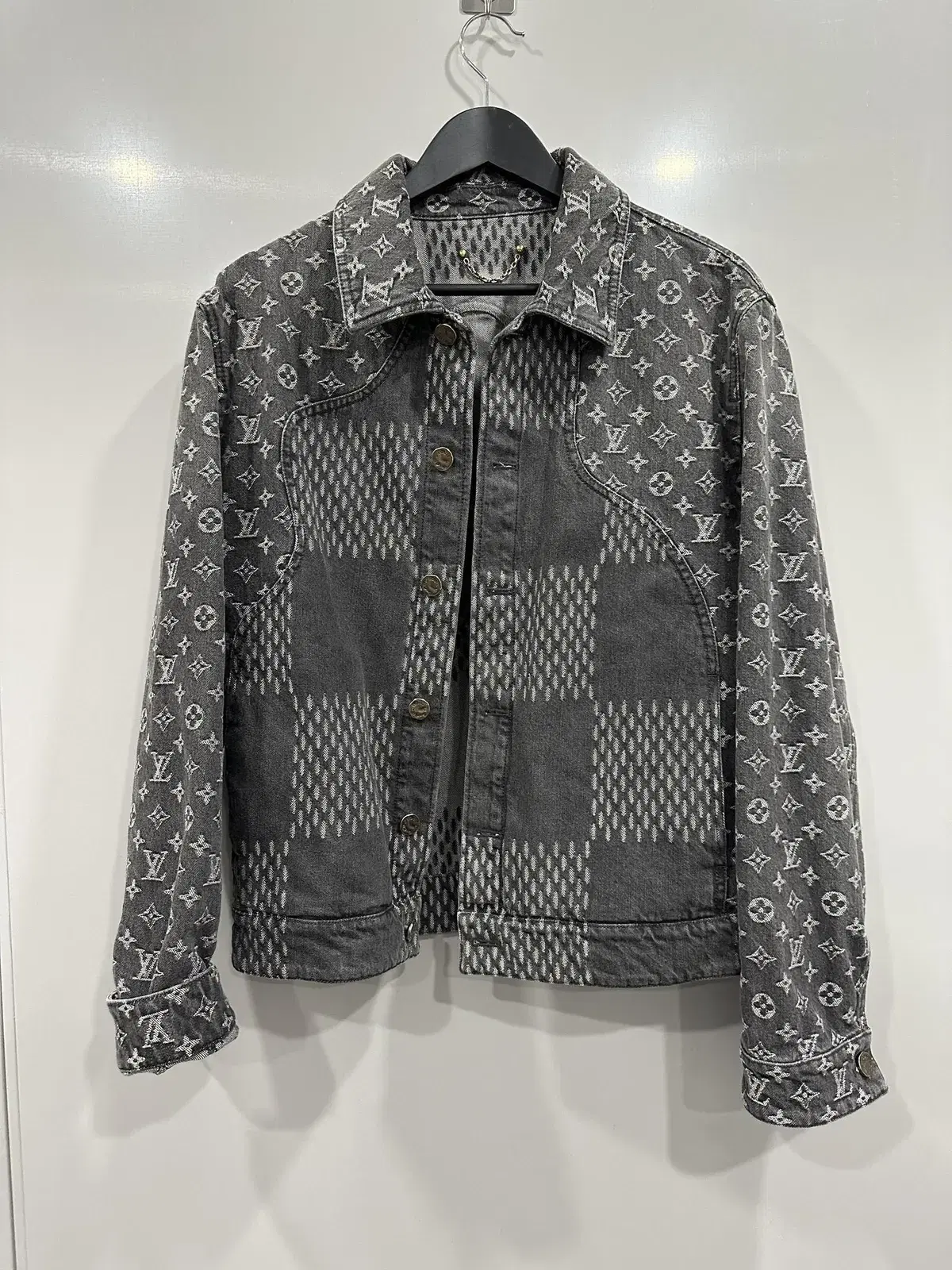 [46] Louis Vuitton Nigo denim jacket