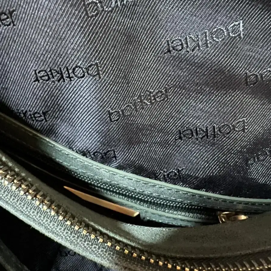 Botkier 바키아 소가죽 짙은 카키가방