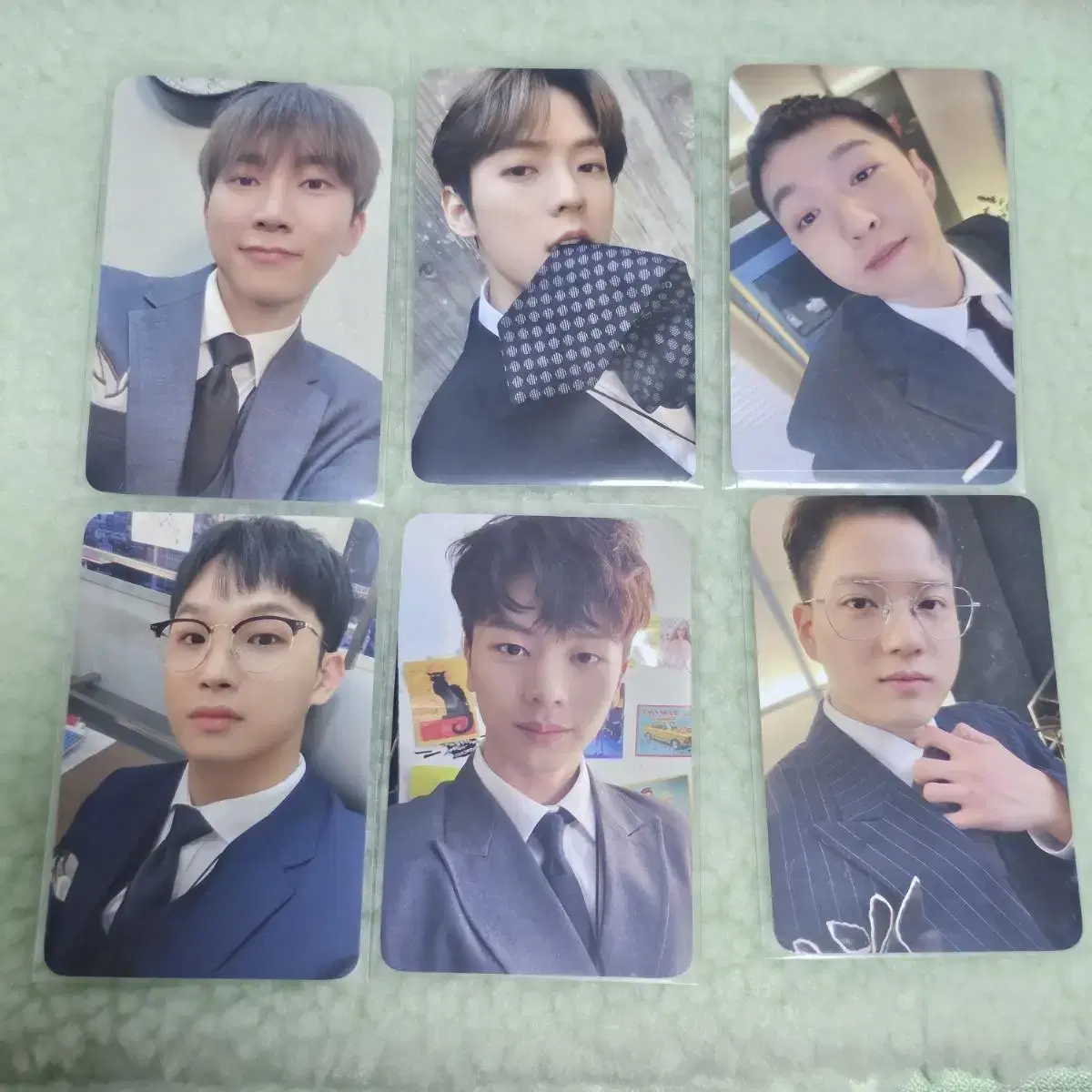 BTOB 5-piece kit photocard sells at