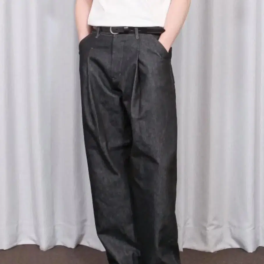 Clean Deep One Tuck Denim Pants[black]