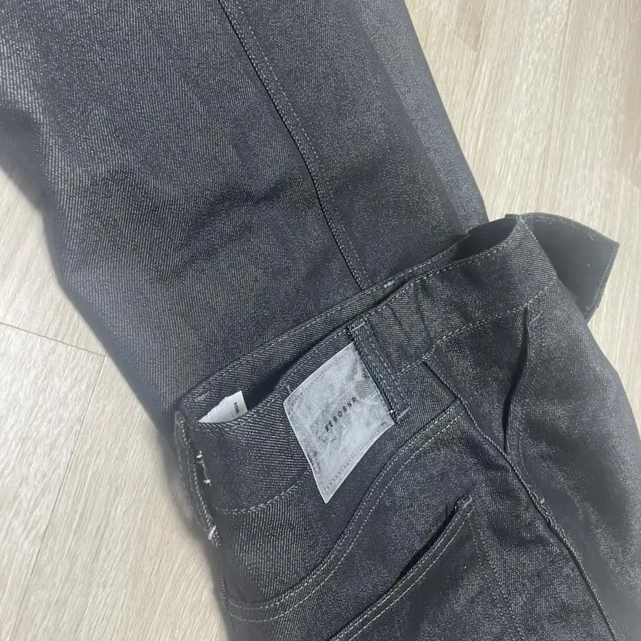 Clean Deep One Tuck Denim Pants[black]