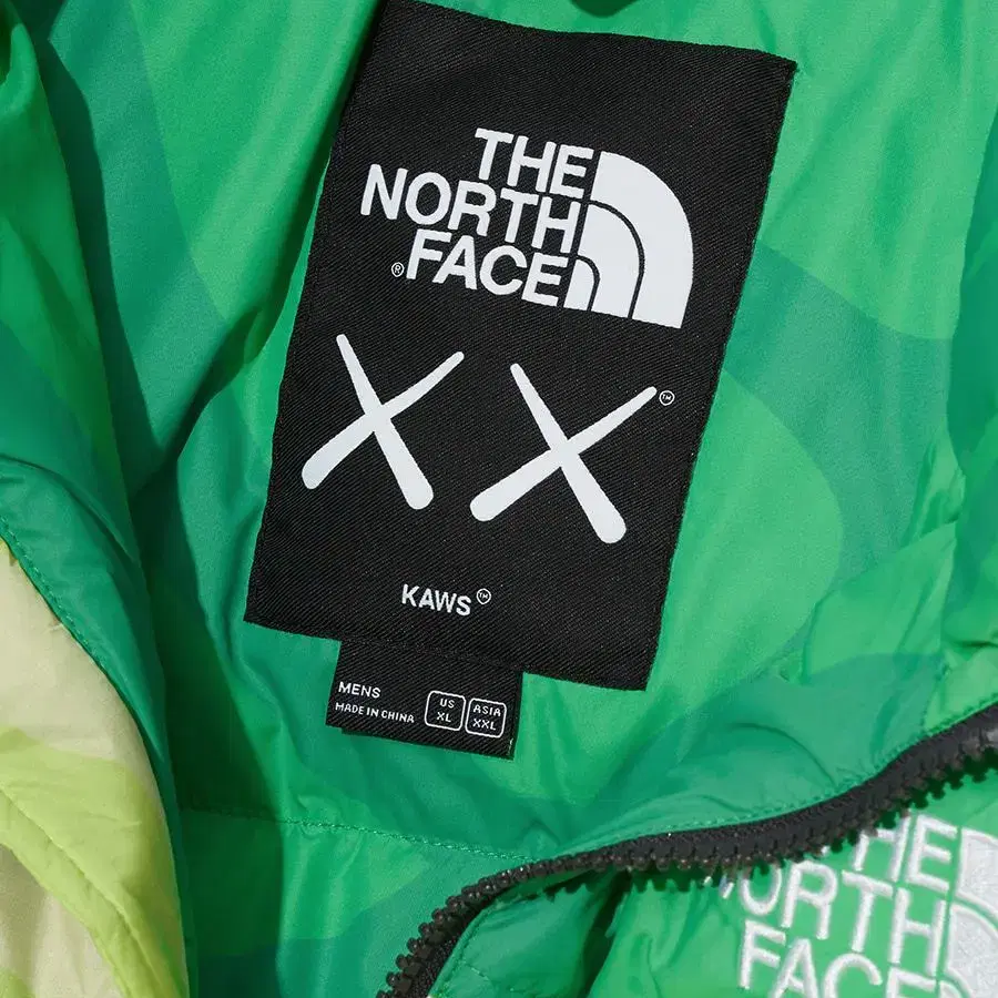 THE NORTH FACE x KAWS GREEN DOWN 패딩