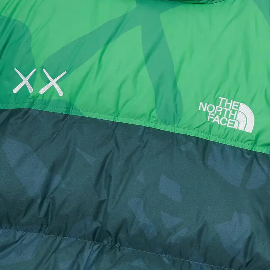 THE NORTH FACE x KAWS GREEN DOWN 패딩