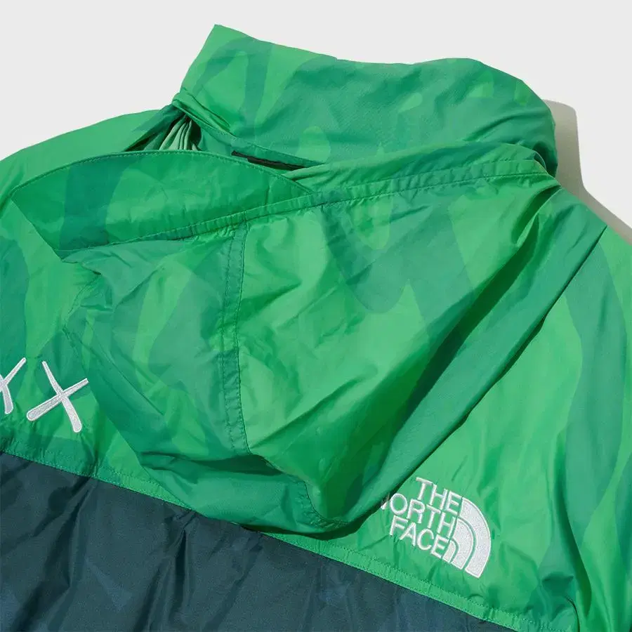 THE NORTH FACE x KAWS GREEN DOWN 패딩