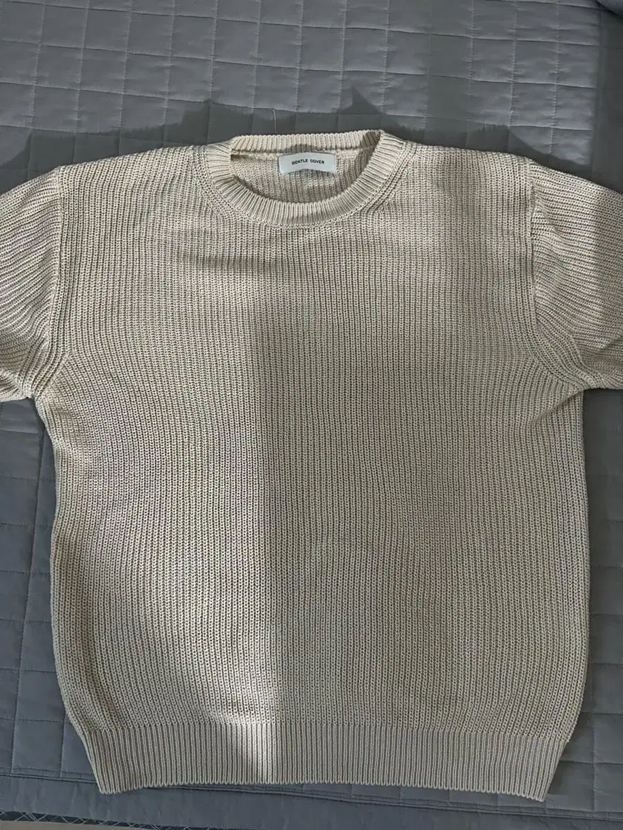 Beige short sleeve knit L