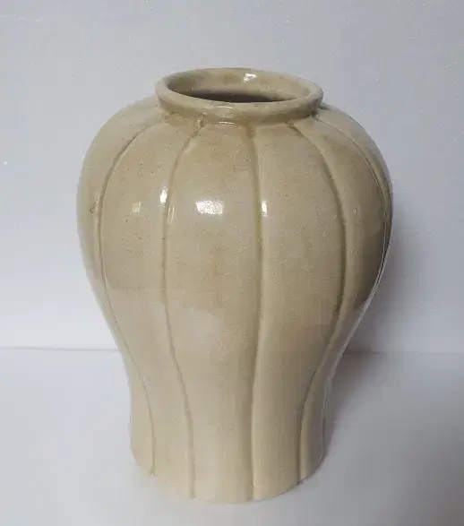 White Porcelain Oversized Jar (64)