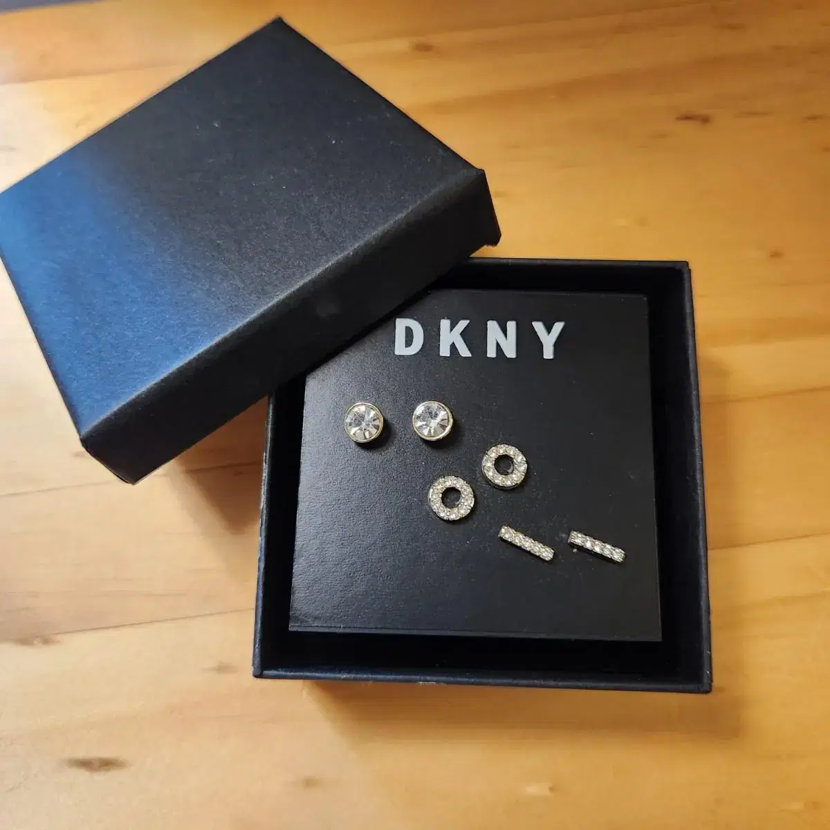 dkny 귀걸이 셋트 정품 한쌍당 가격