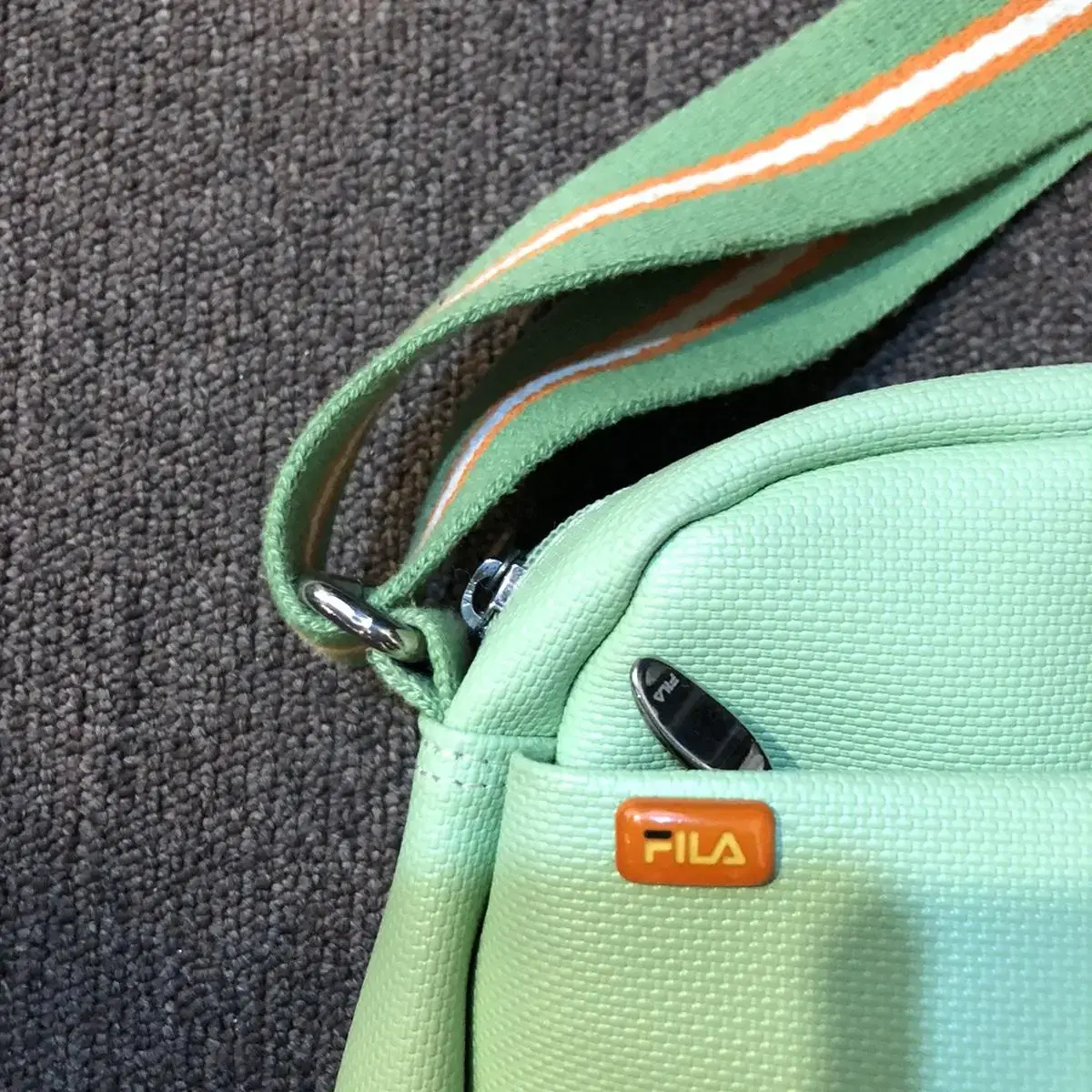 Vintage Fila cucumber cross bag