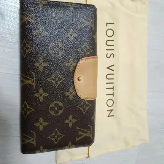 LOUIS VUITTON 뤼비똥 장지갑 팝니다~!!