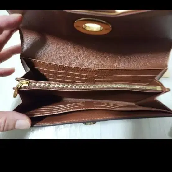 LOUIS VUITTON 뤼비똥 장지갑 팝니다~!!