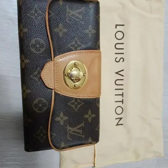 LOUIS VUITTON 뤼비똥 장지갑 팝니다~!!