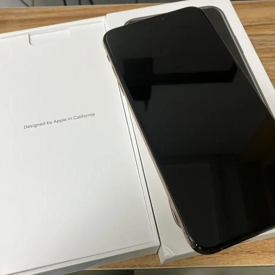 아이폰 xs max 골드 새제품급 64g ios16.7.1