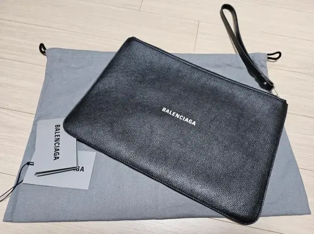 발렌시아가 BALENCIAGA 클러치 거의 새것 655605 1IZI3