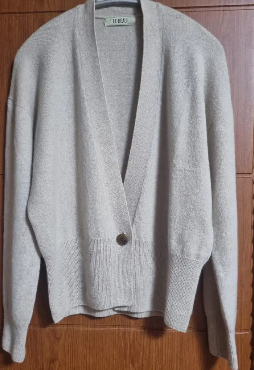 100% cashmere cardigan beige size 55-66 new