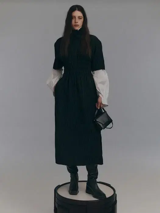 렉토 원피스 TEXTURED TURTLENECK DRESS