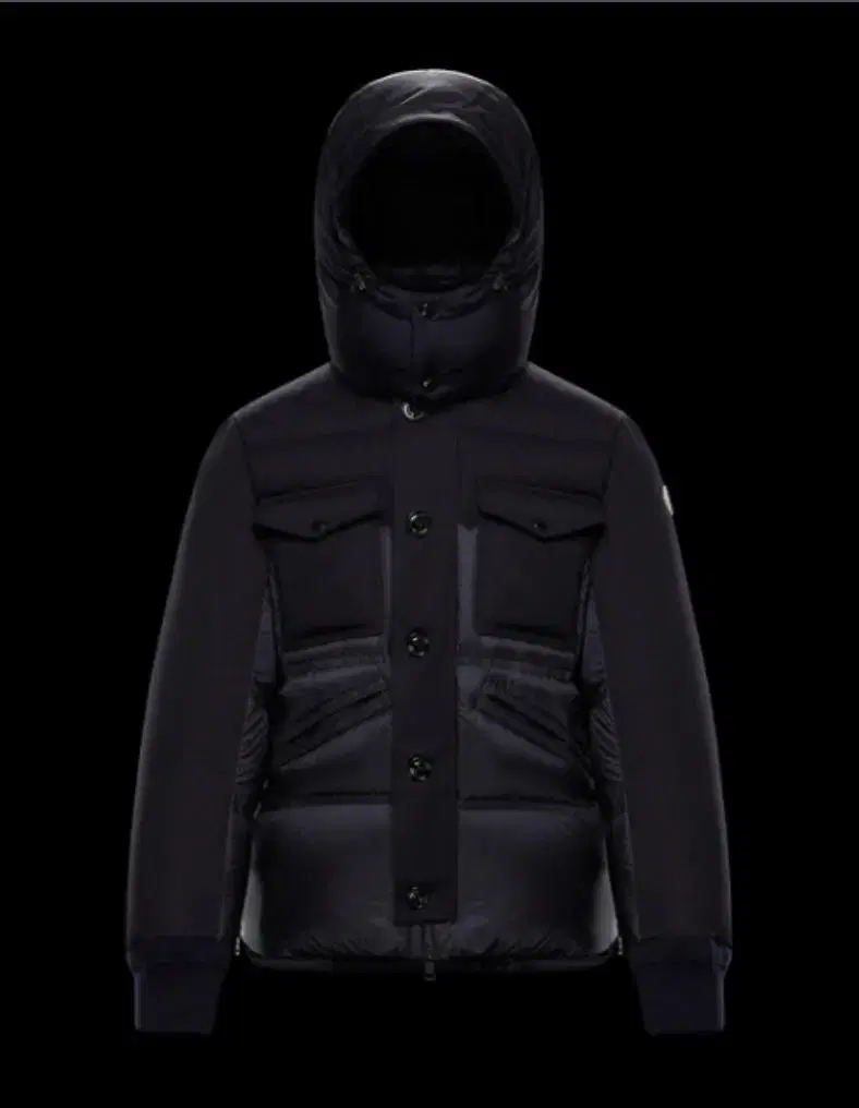 Moncler padded penze size 5 (105) new