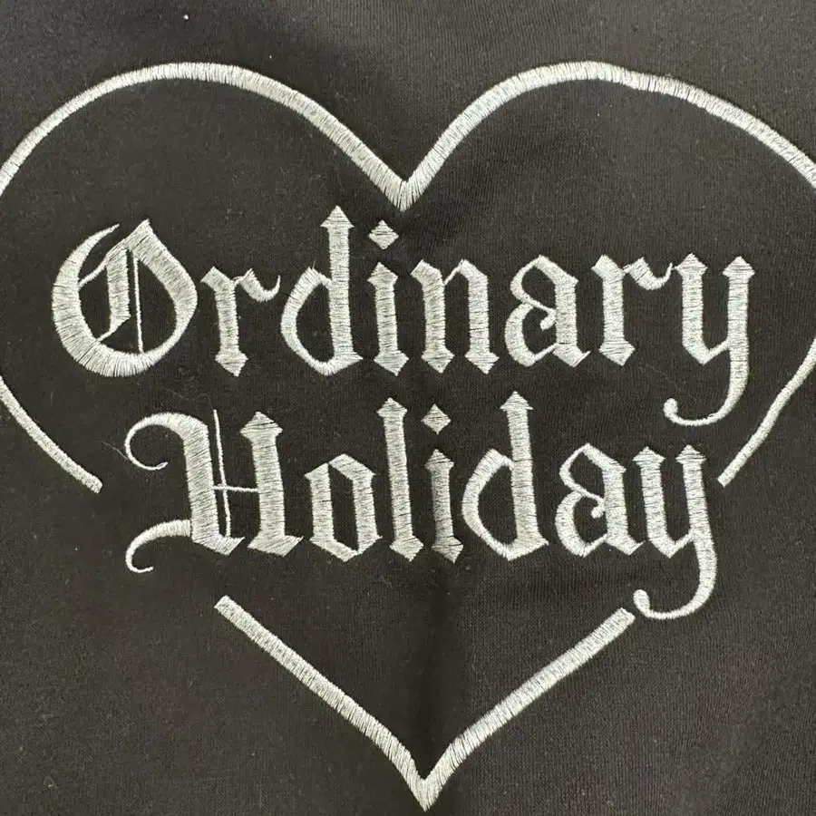 Ordinary holiday 크롭 멘투맨