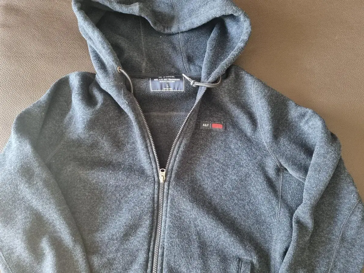 Abercrombie & Fitch Pullover Hoodie size L