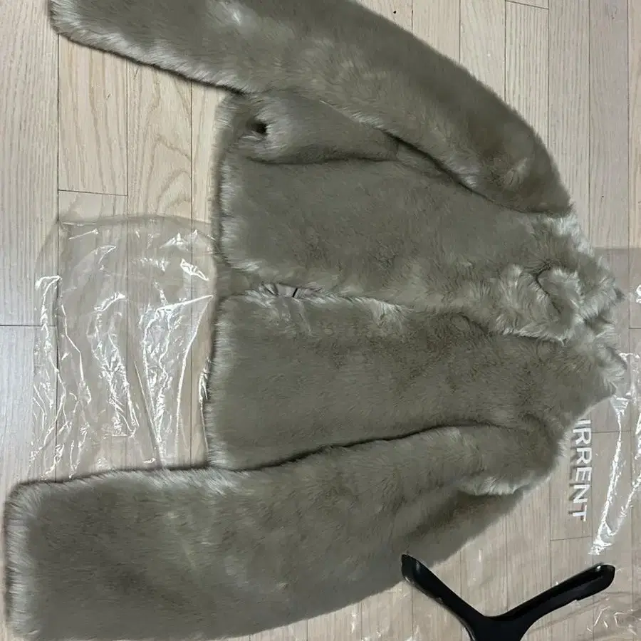 커렌트 CROP FUR JACKET [BEIGE]