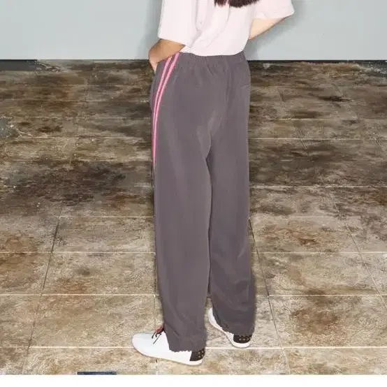 더 오픈 프로덕트 와이드 팬츠 SIDE TAPED WIDE PANTS