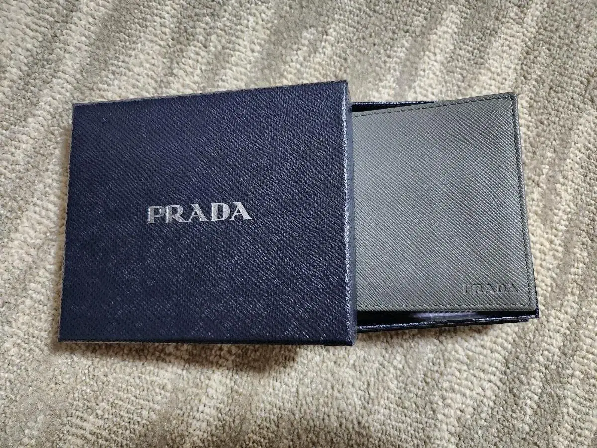 PRADA 프라다 남성 가죽 반지갑